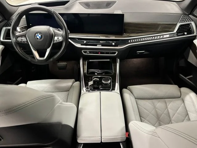 Used 2024 White BMW sDrive40i image 11