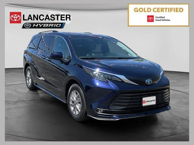 2025 Toyota Sienna XLE 7-Passenger Hybrid FWD's photo