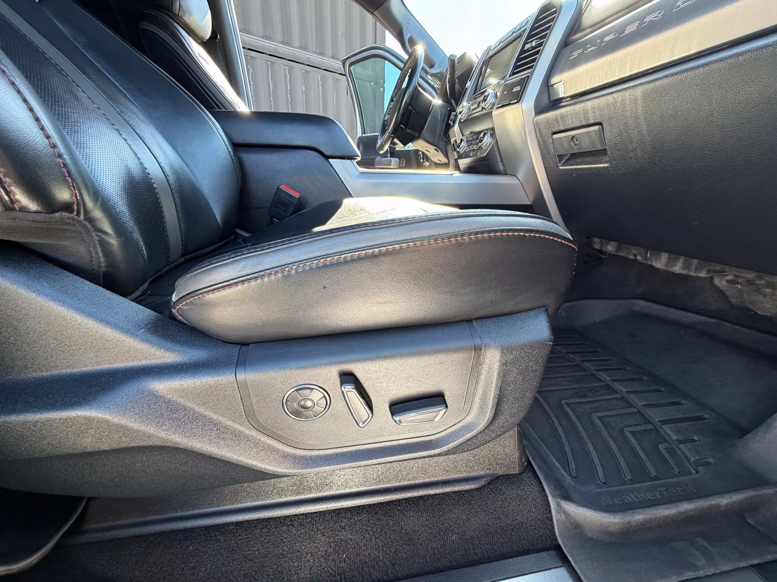 Used 2020 Silver Ford Platinum image 33