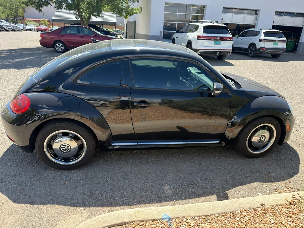 Used 2012 Black Uni Volkswagen 2.5L w/Sun PZEV image 11