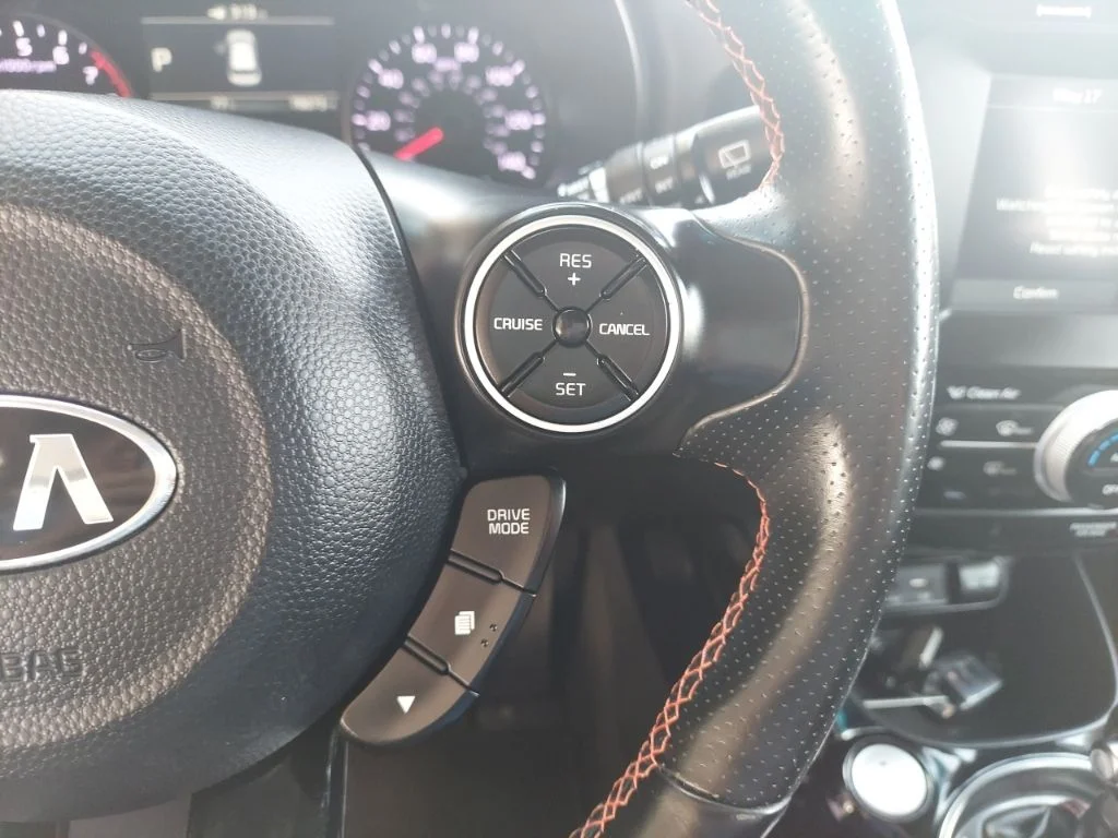 Used 2018 Black Kia Exclaim image 13