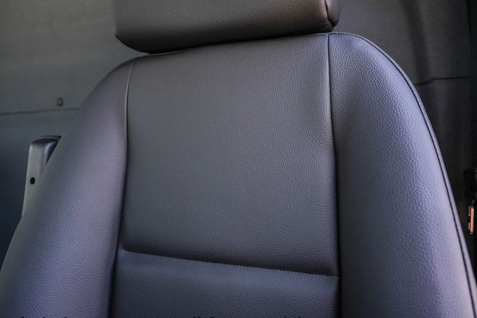 New 2025 Arctic+White Mercedes-Benz Cargo 170WB High Roof 113kw Battery RWD SO Motor image 30