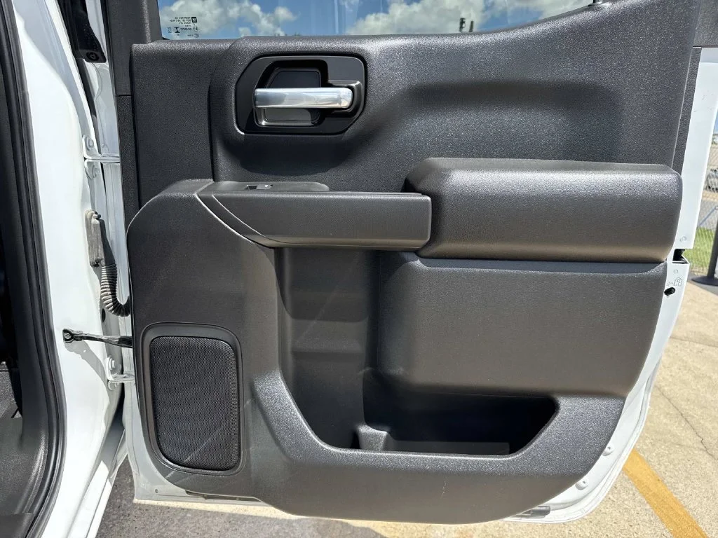Used 2025 White Chevrolet Custom Trail Boss image 19