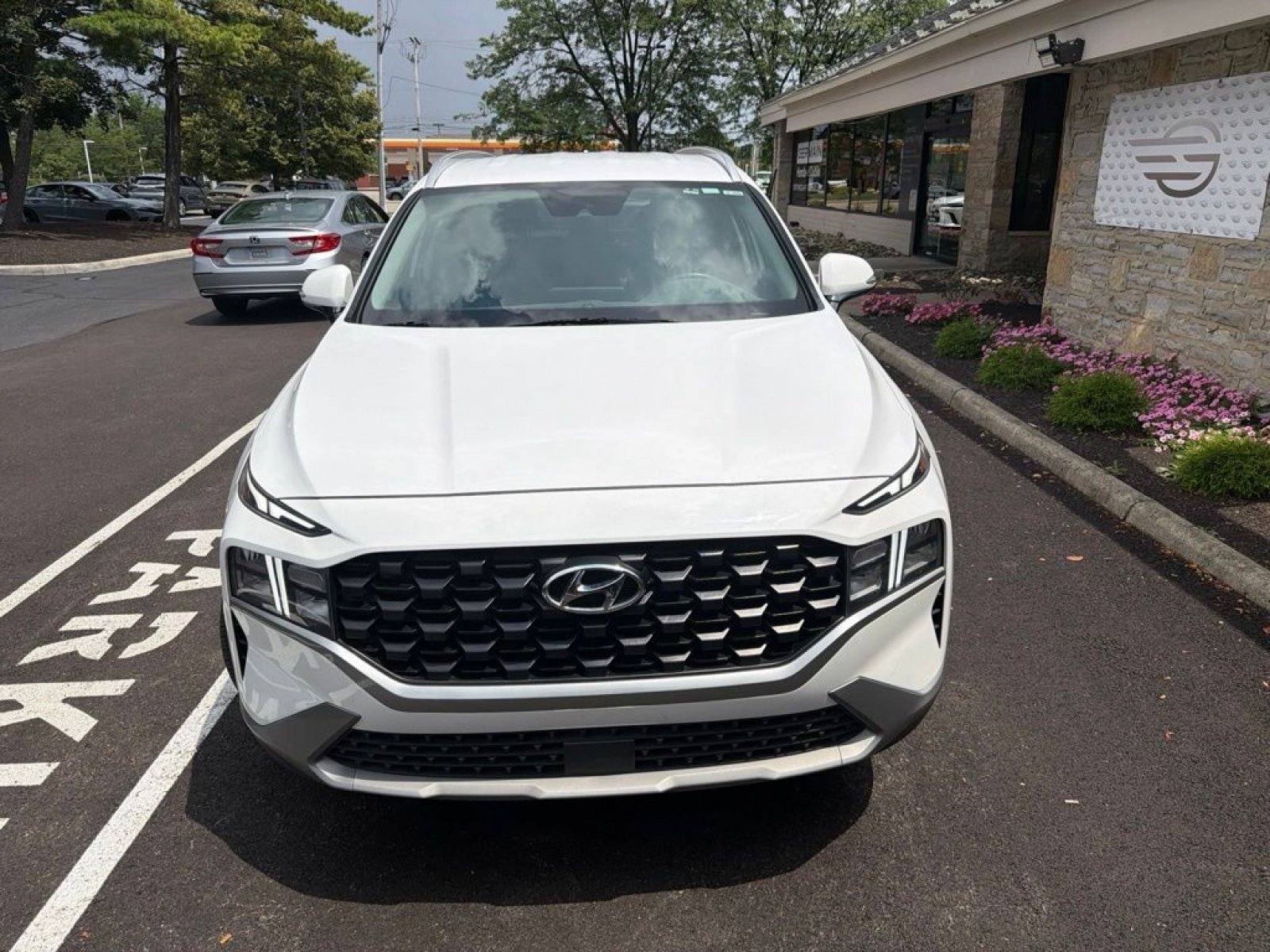 Used 2023 White Pearl Hyundai SEL image 3