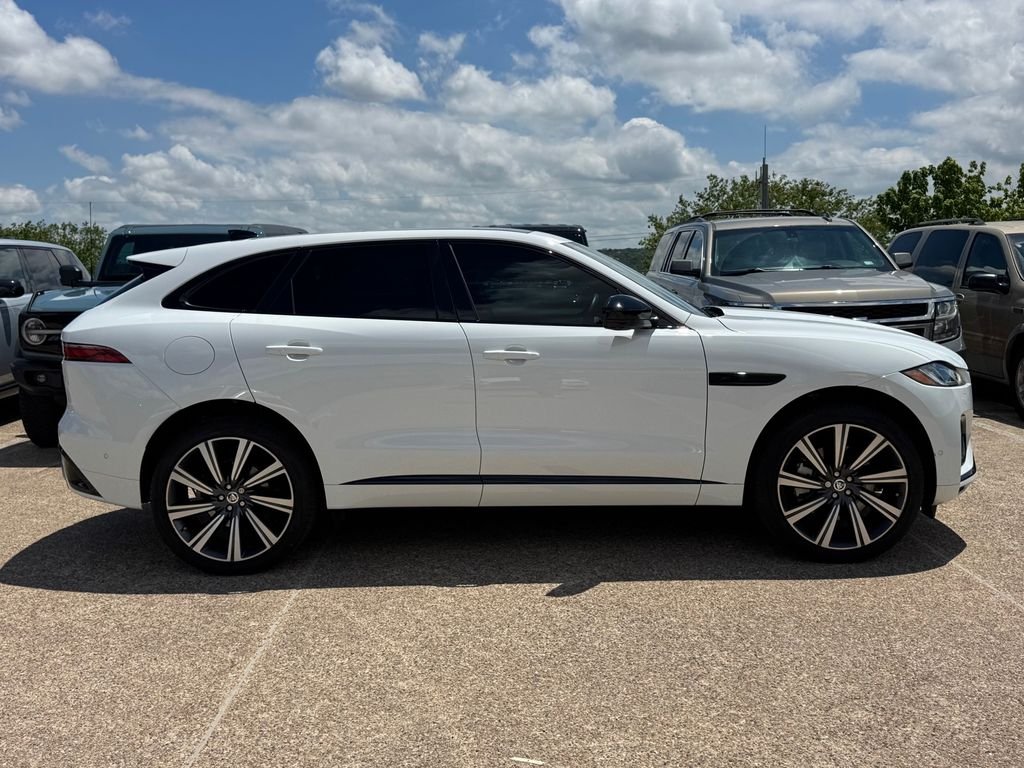 Used 2025 White Jaguar P400 R-Dynamic S image 9