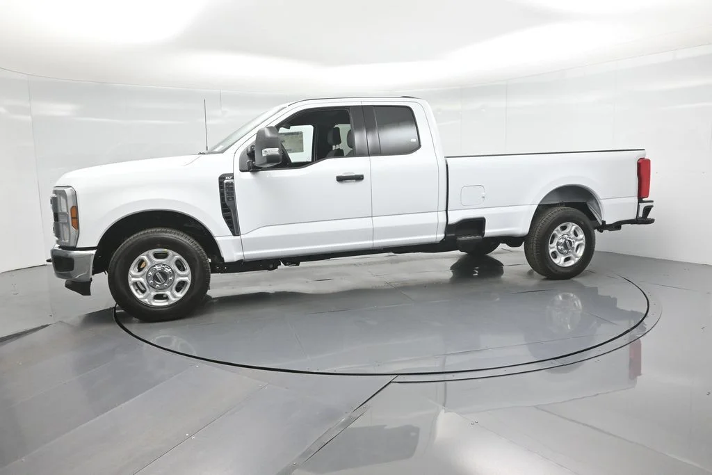 New 2026 Oxford White Ford XLT image 26