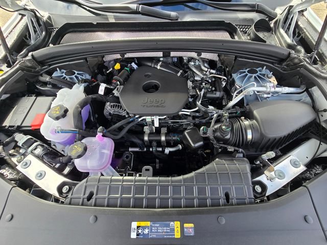 New 2026 Bright White Clear-Coat Exterior Paint Jeep Altitude image 22