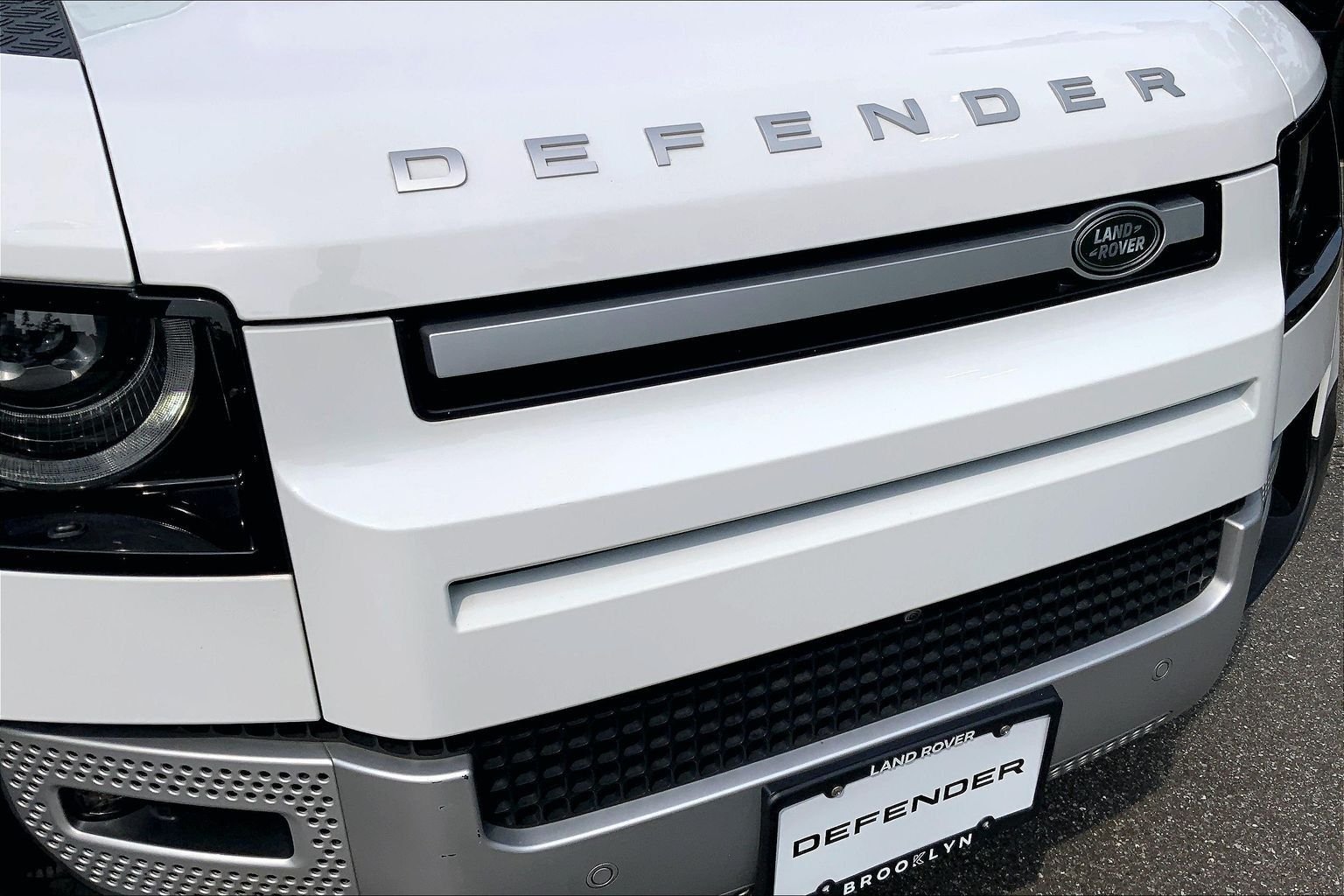 Used 2024 Fuji White Land Rover S image 30