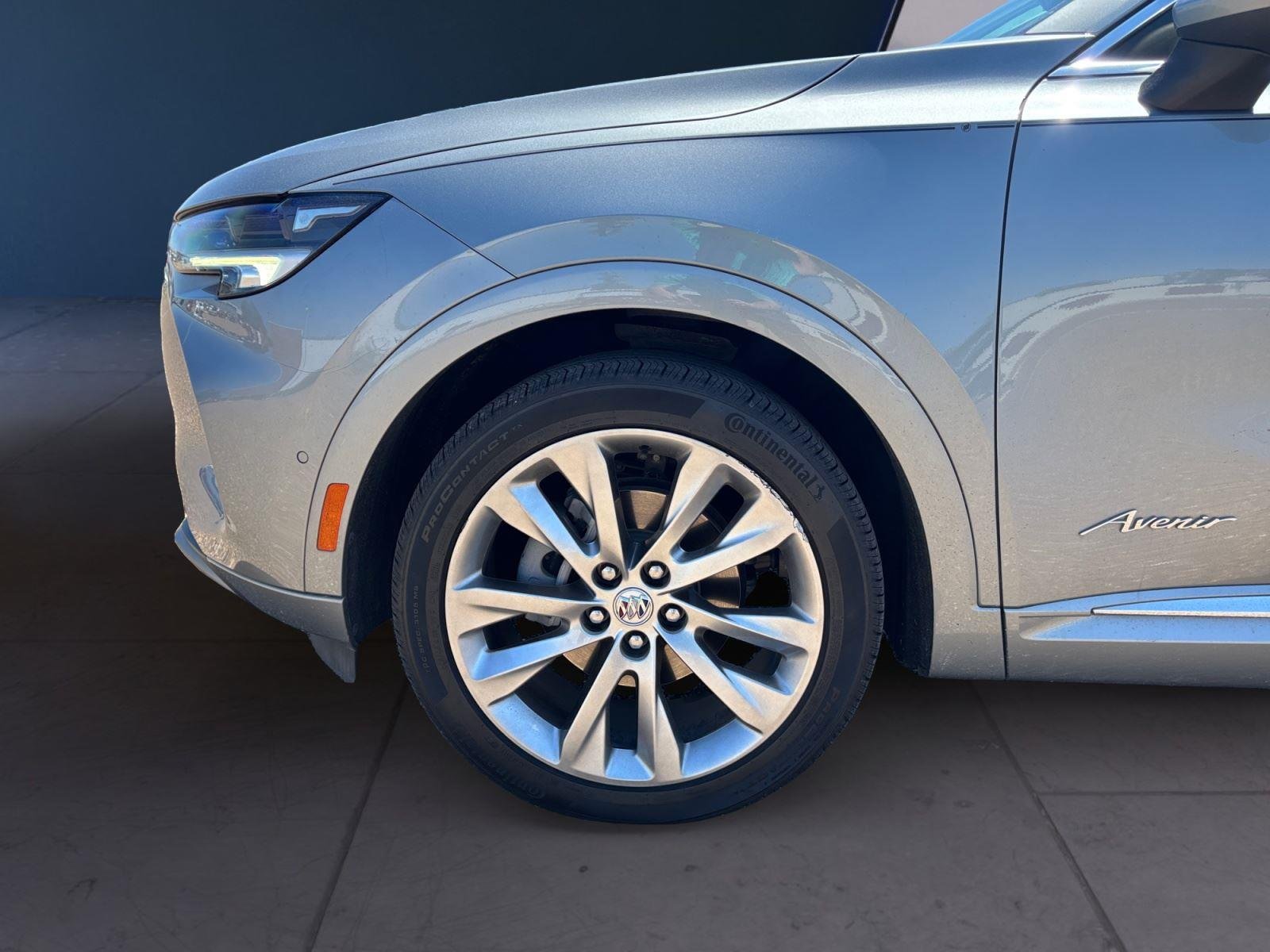 Used 2023 White Frost Tricoat Buick Avenir image 14