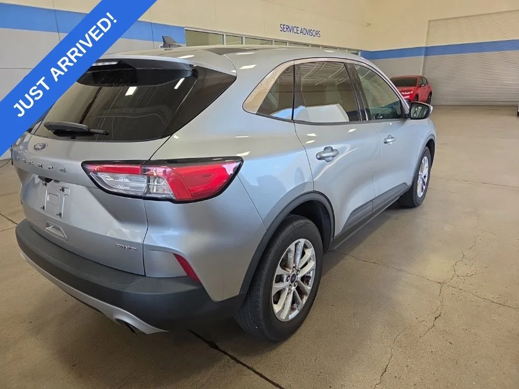 Used 2021 Silver Metallic Ford SE image 3