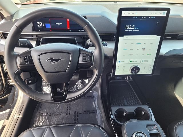 Used 2023 Black Ford Select image 9