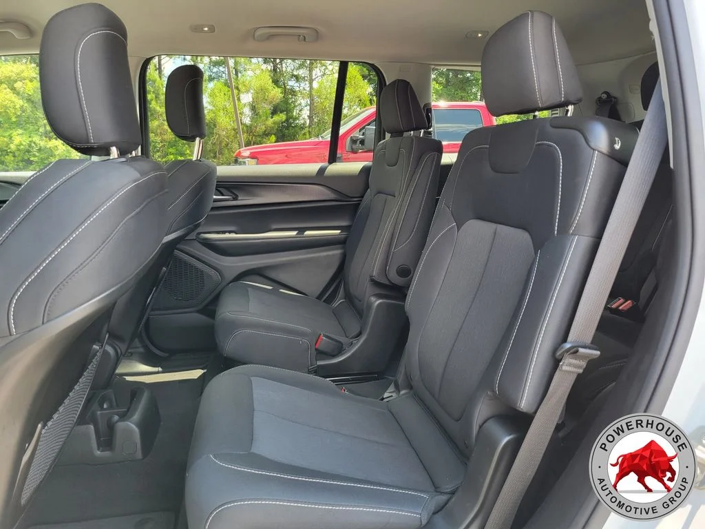Used 2023 White Jeep Laredo image 15