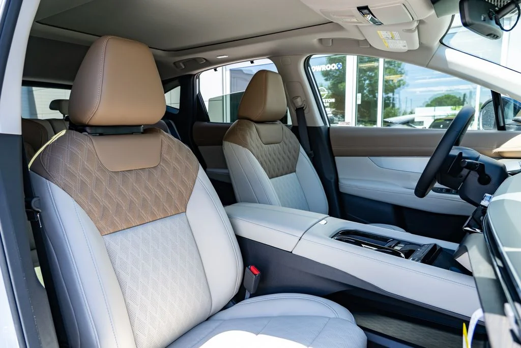 New 2026 Everest White Pearl TriCoat Nissan Platinum image 26