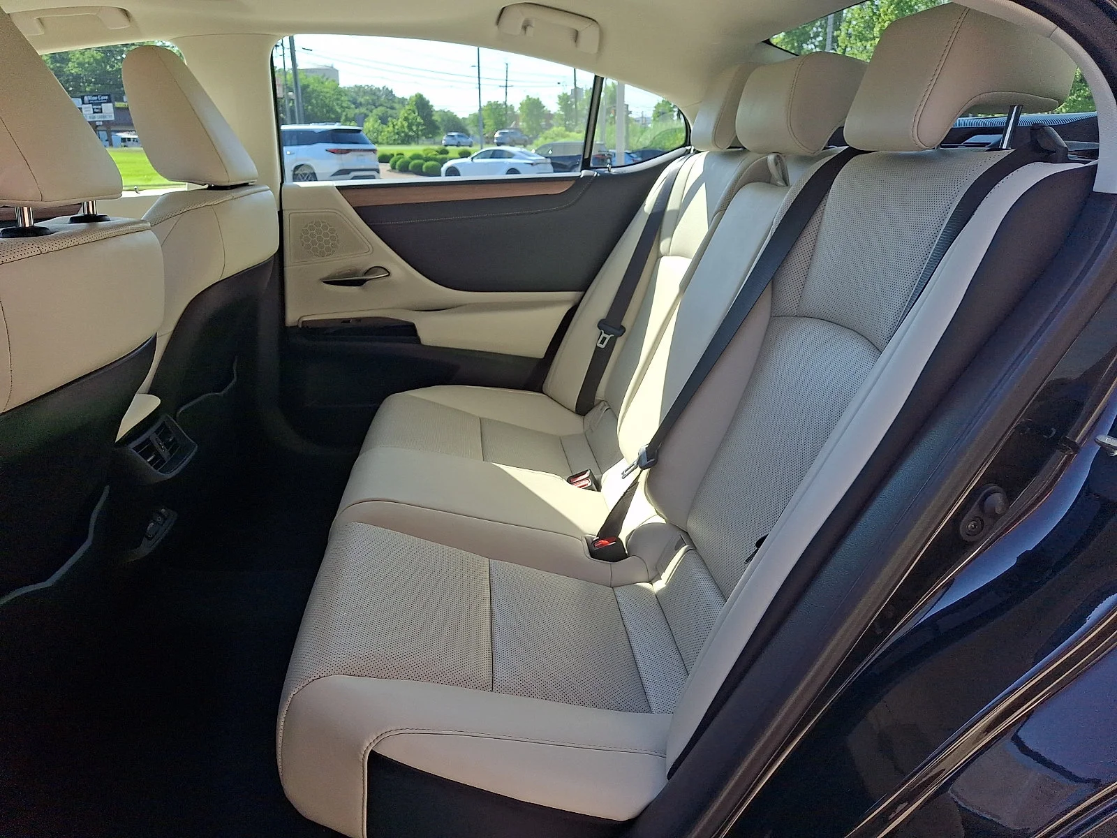Certified Used 2024 CAVIAR Lexus  image 10