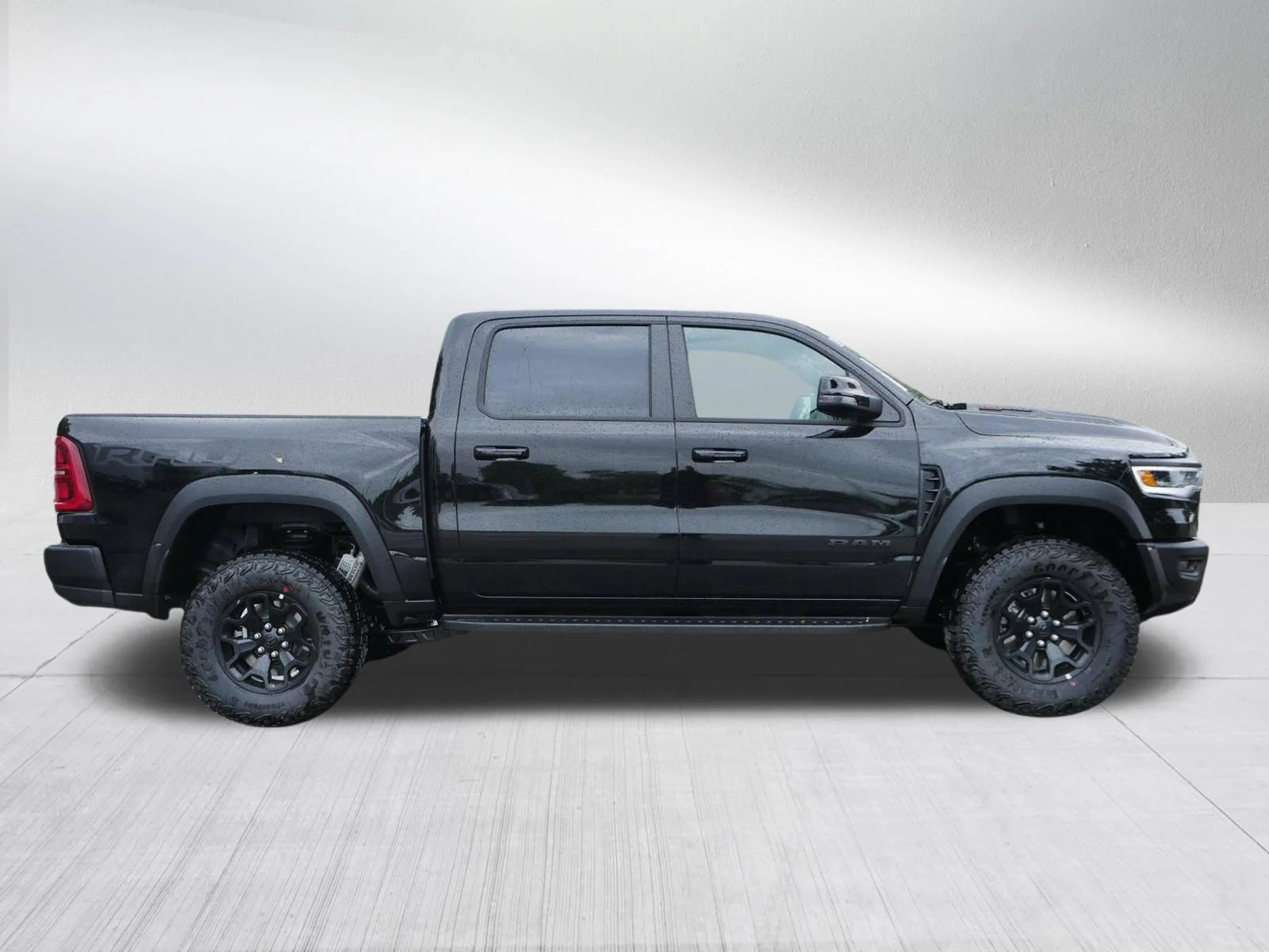 New 2026 Diamond Black Crystal Pearl-Coat Exterior Paint RAM RHO image 8
