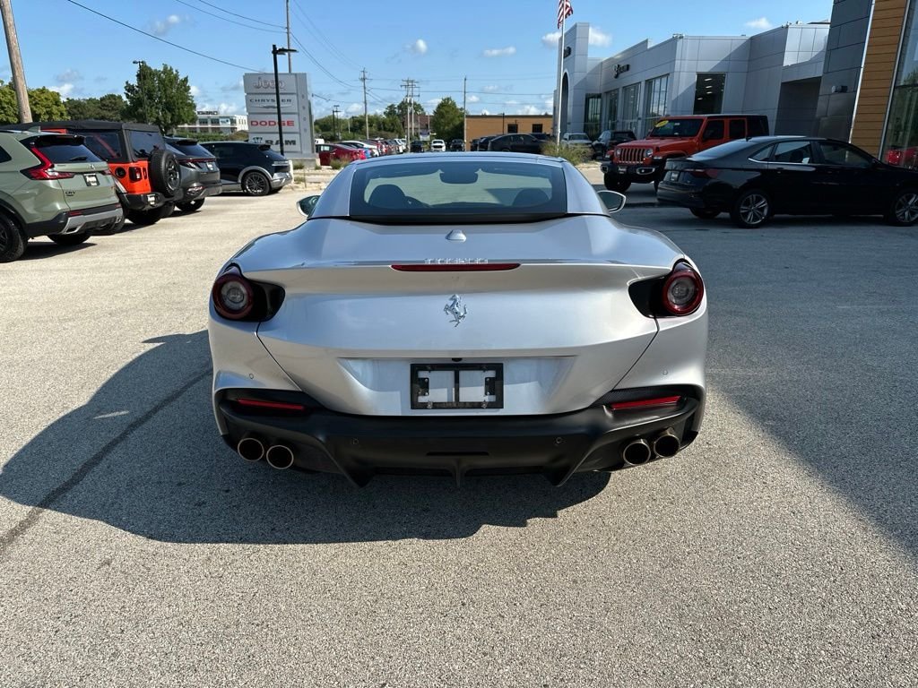 Used 2022 Silver Ferrari Base image 7