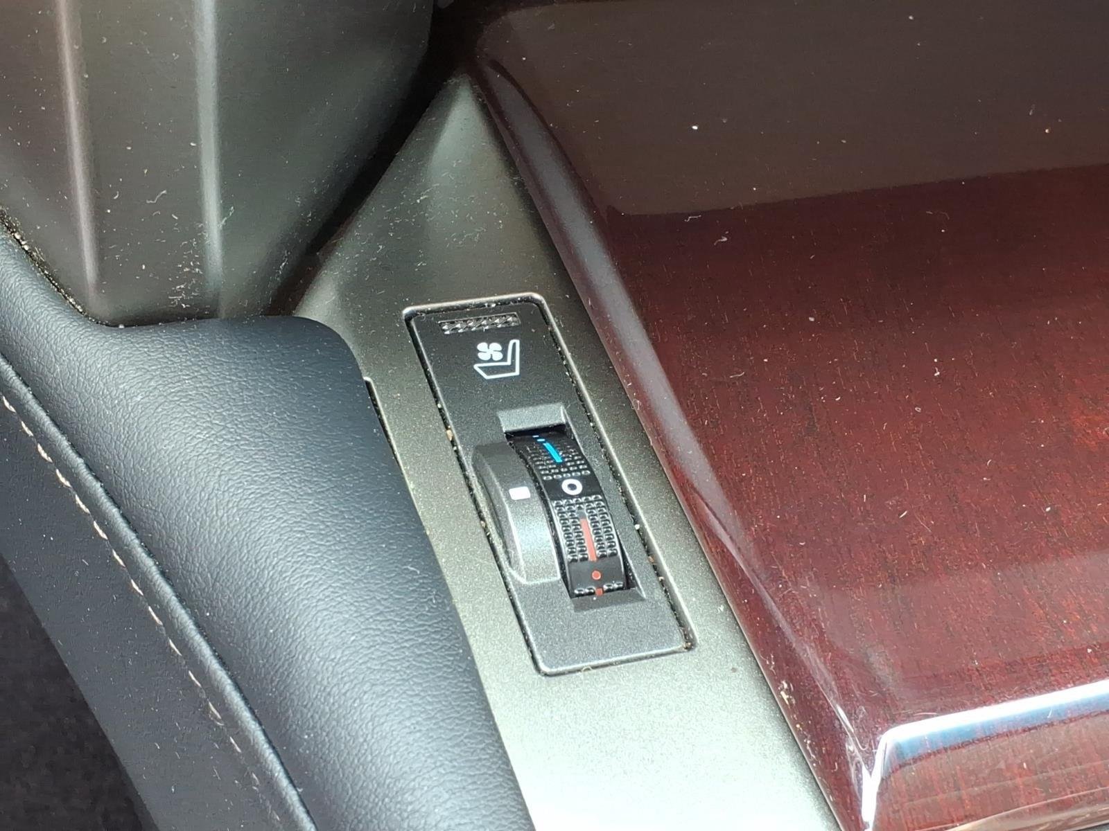 Used 2019 Silver Lining Metallic Lexus GX 460 Premium image 6