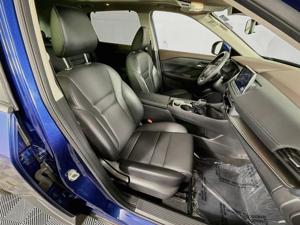 Used 2023 Caspian Blue Metallic Nissan SV image 27
