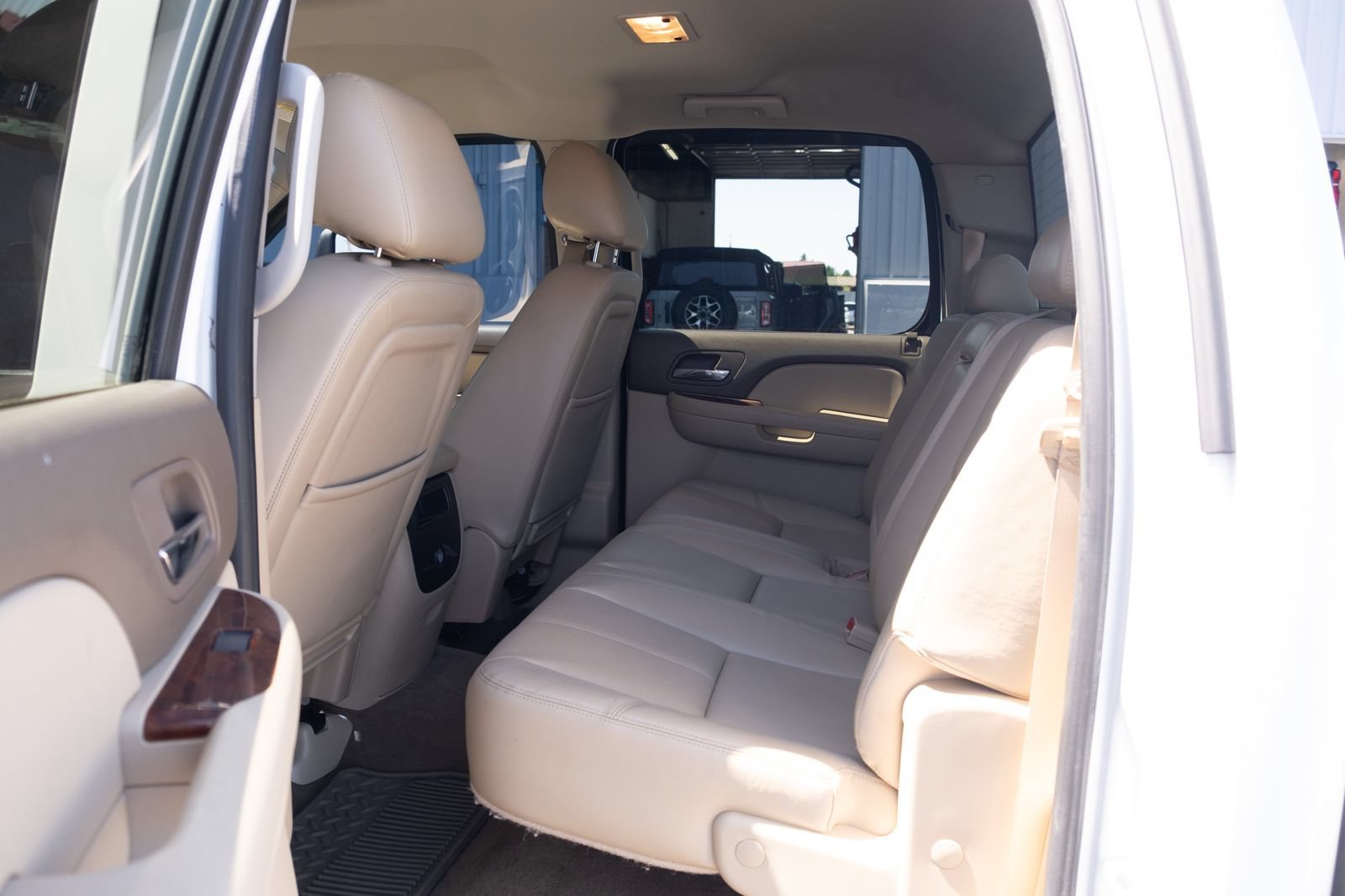 Used 2013 SUMMIT WHITE Chevrolet LTZ image 15