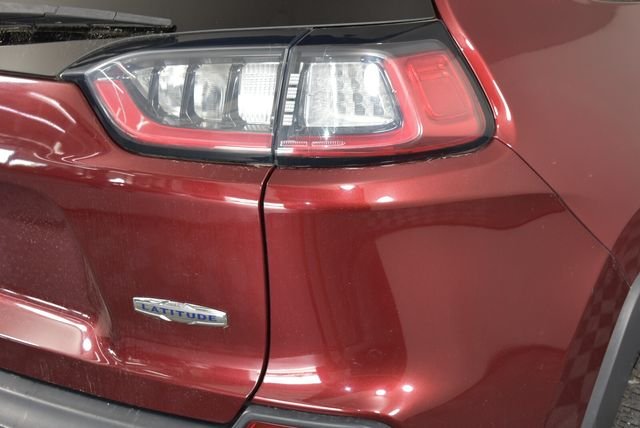 Used 2019 Red Jeep Latitude image 7