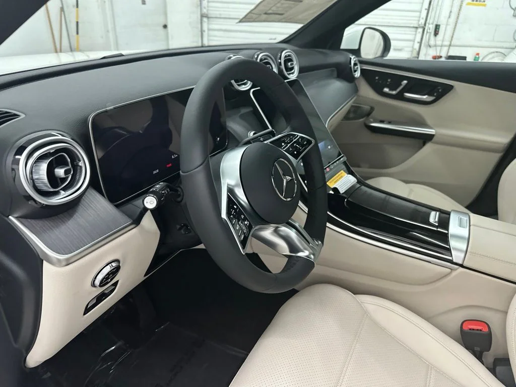 New 2027 White Mercedes-Benz GLC 300 image 13