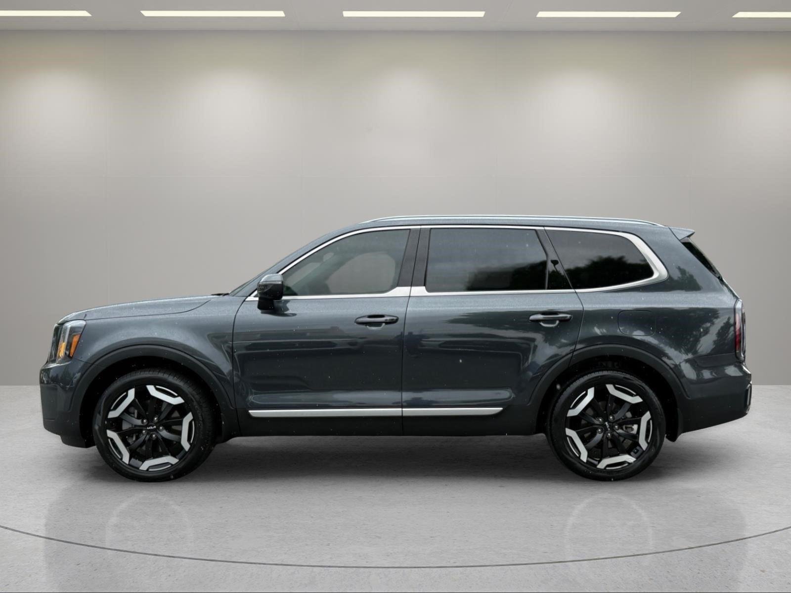 Used 2024 Gravity Gray Kia EX image 8
