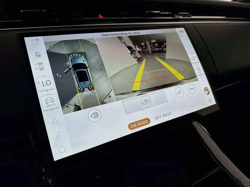 New 2026 Fuji White Land Rover Dynamic SE image 14