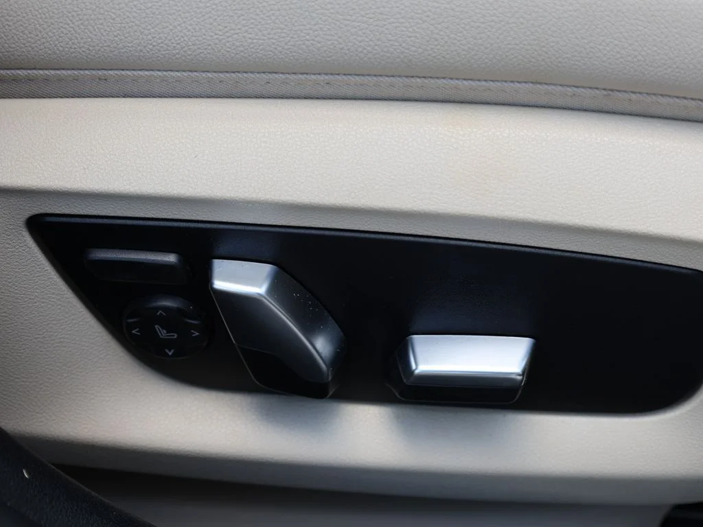 Used 2021 Gray BMW 530i xDrive image 24
