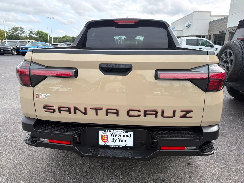 Used 2023 Sand Hyundai SE image 4