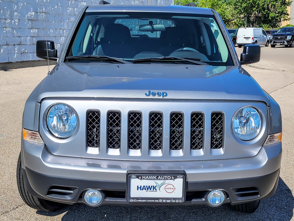Used 2015 Billet Silver Metallic Clearcoat Jeep Sport image 4