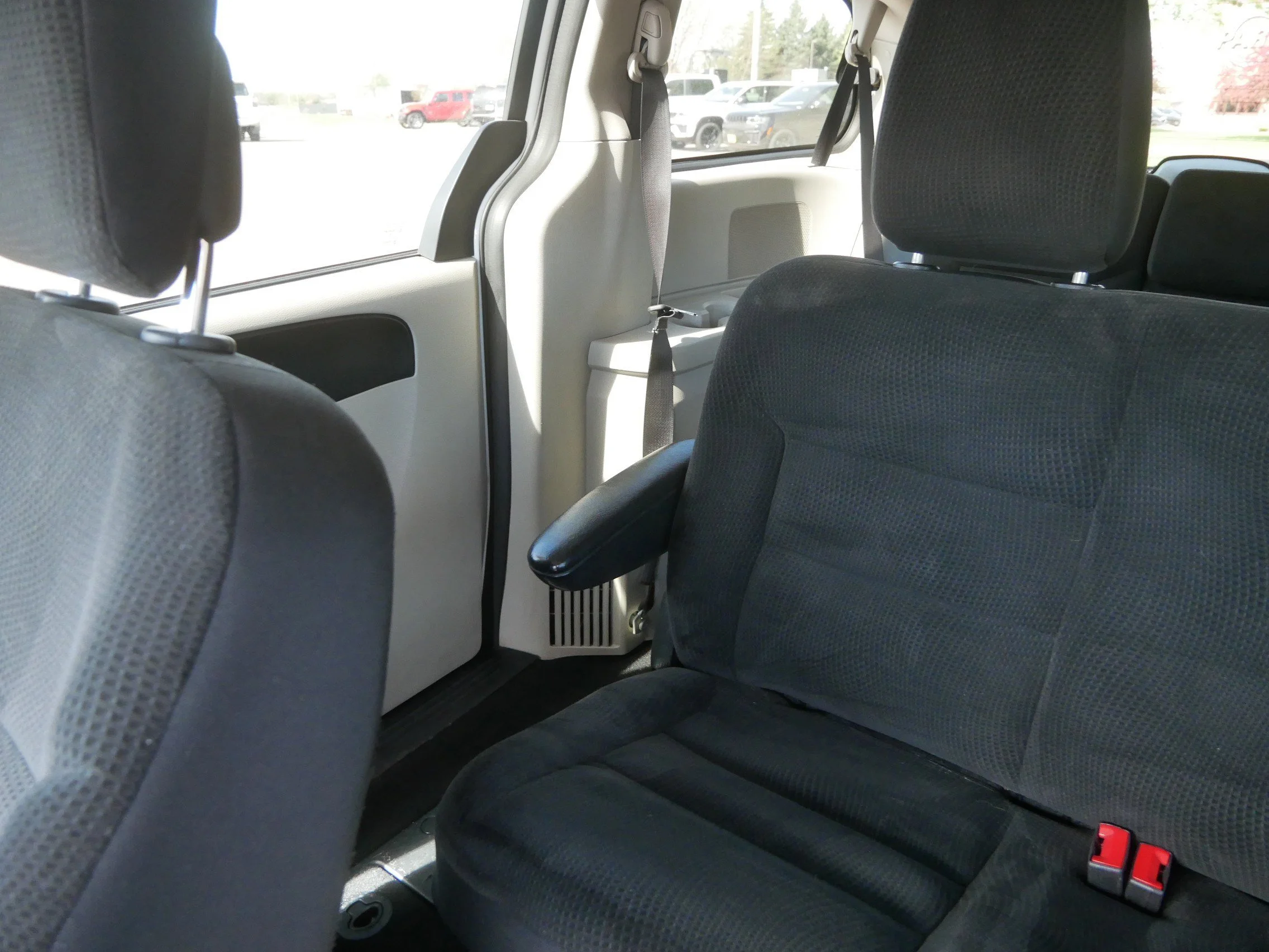 Used 2017 White Knuckle Clearcoat Dodge SE image 12