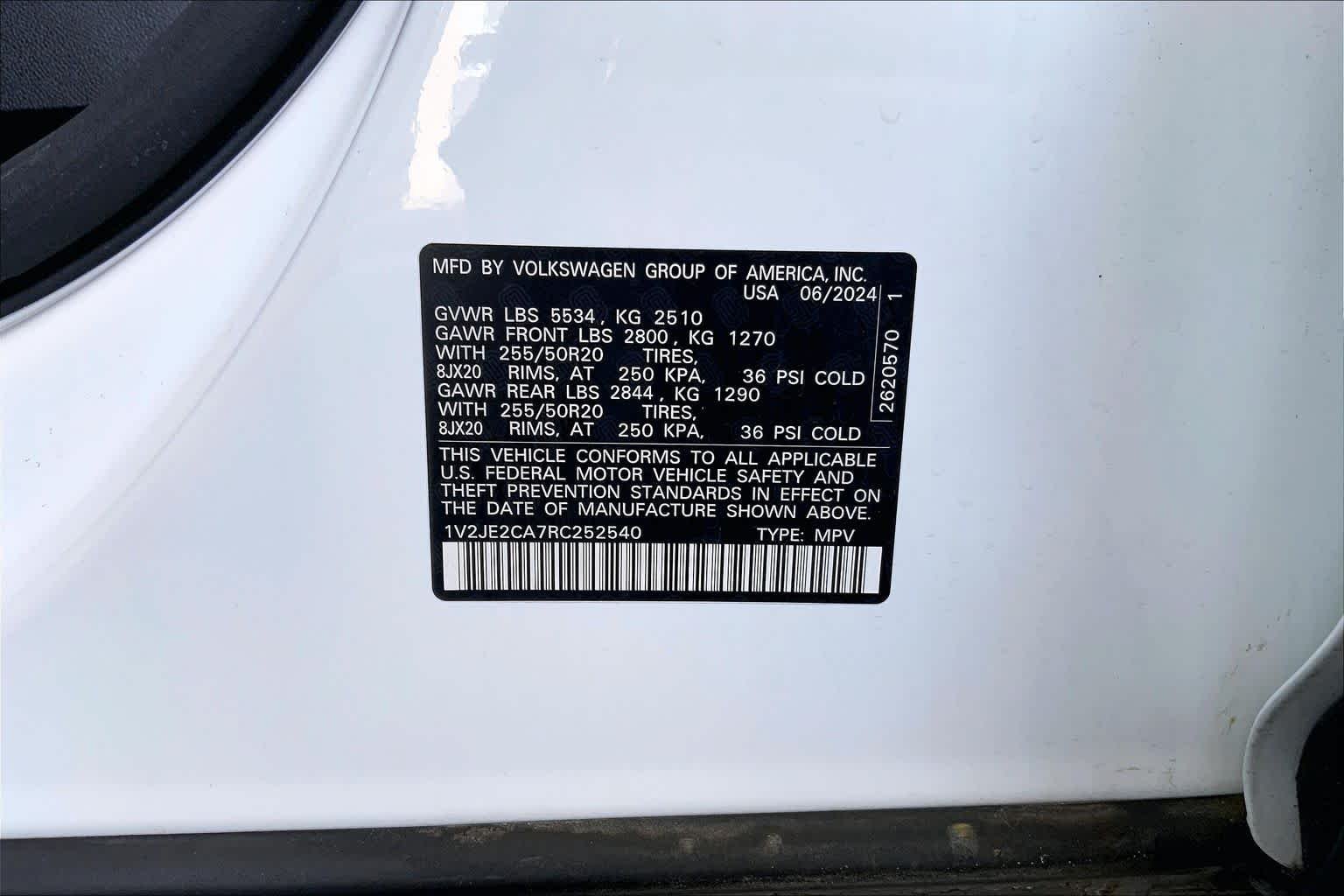 Used 2024 Pure White Volkswagen 2.0T SE w/Technology image 34