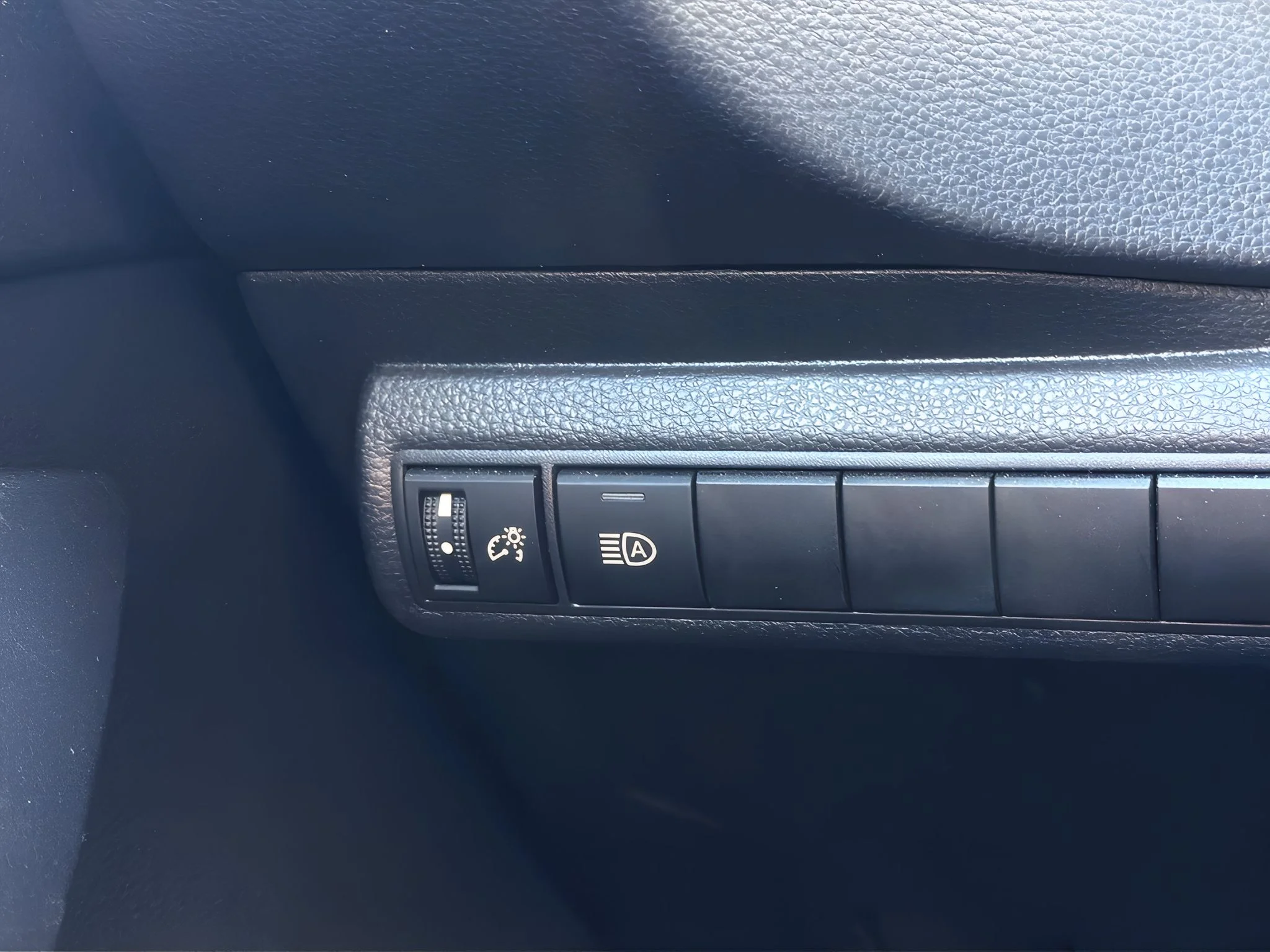 2025 Toyota Corolla LE - Photo 18