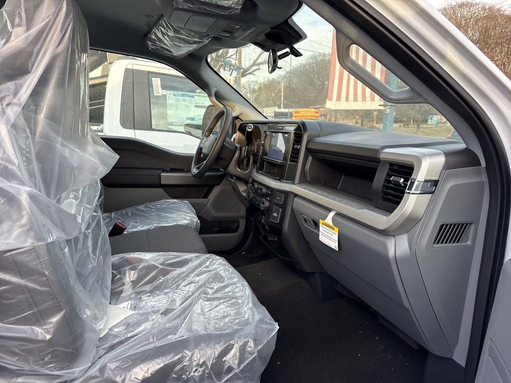 New 2025 Oxford White Ford F-350® XL image 23