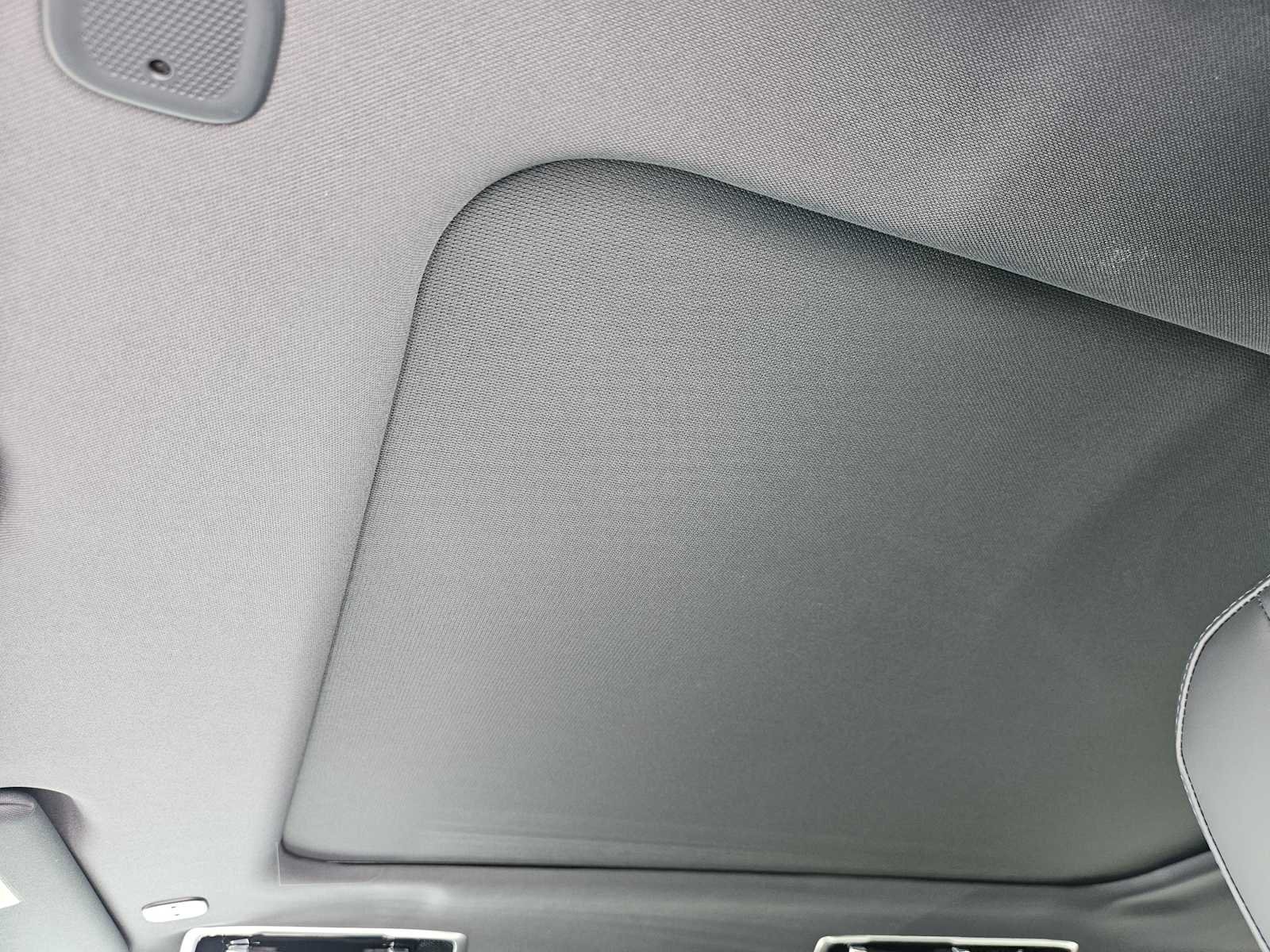 New 2026 Belgravia Green LAND ROVER SE image 23