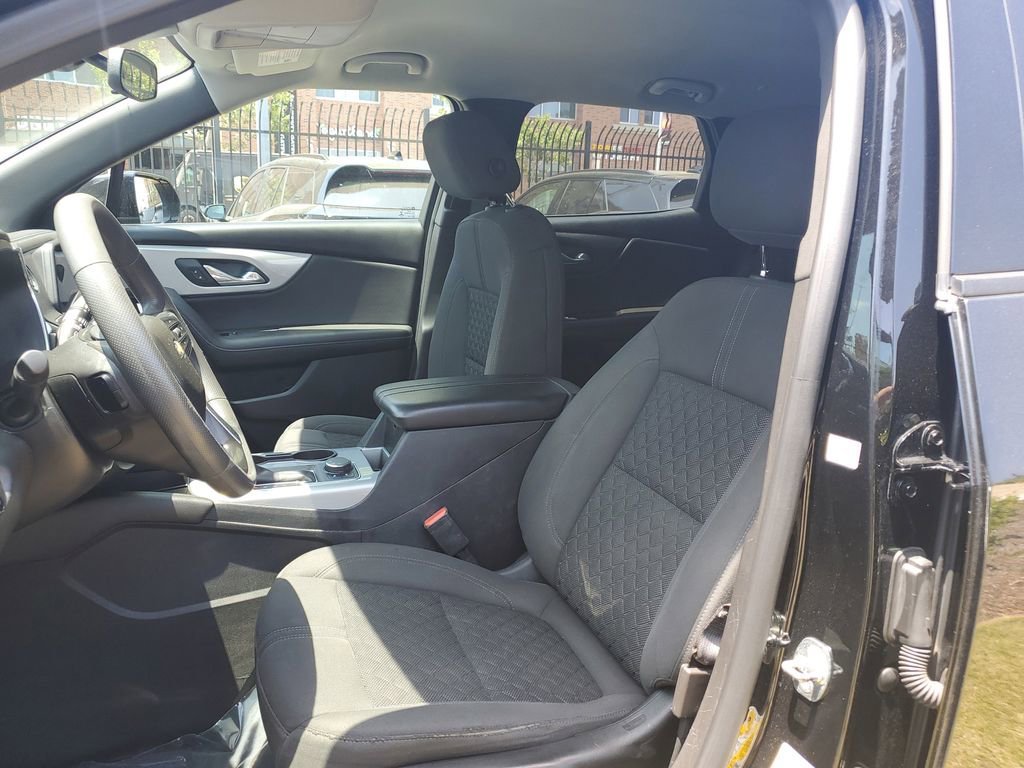 Used 2022 Black Chevrolet 2LT image 17