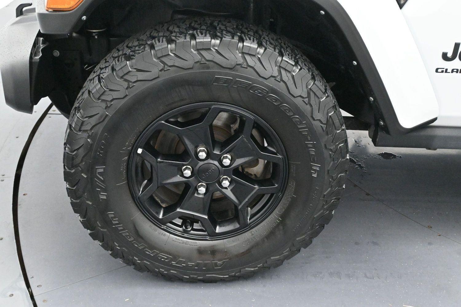 Used 2022 White Jeep Willys image 30