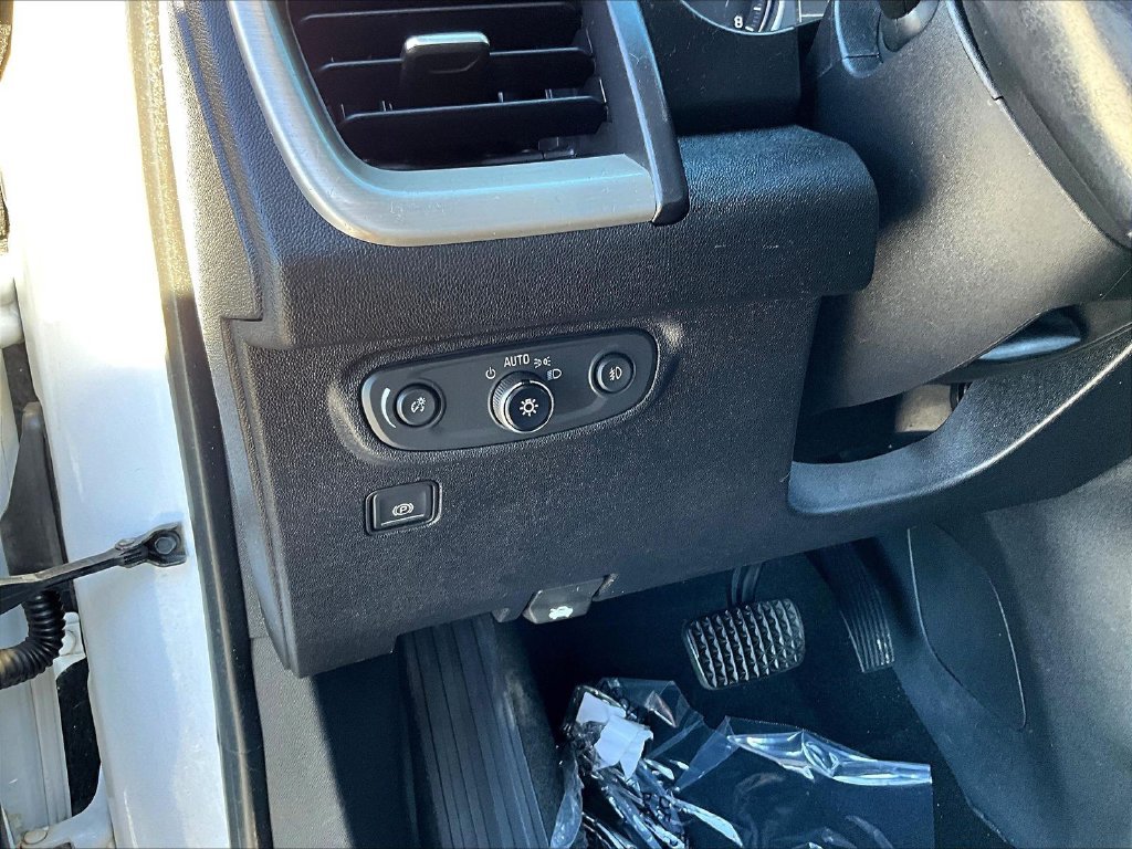 Used 2018 White GMC Denali image 25