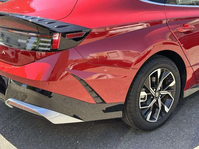 Used 2024 Ultimate red Hyundai SEL image 11