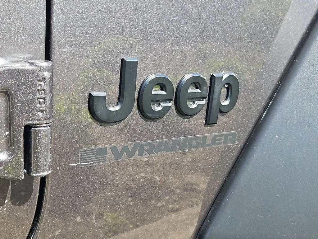 Used 2023 Granite Crystal Metallic Clearcoat Jeep Sport S image 25