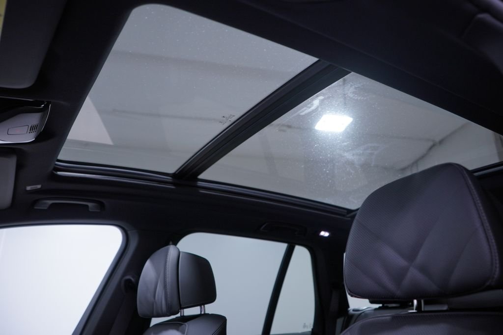 2026 BMW X5 M60i - Photo 8