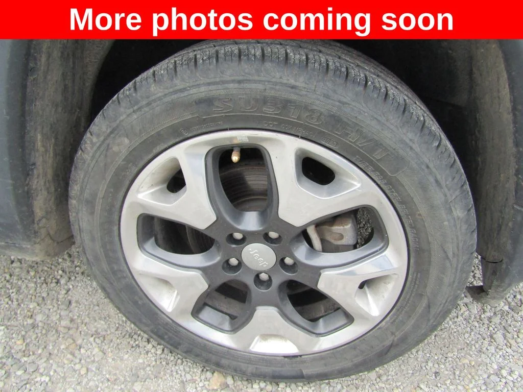 Used 2018 Silver Jeep Limited image 9