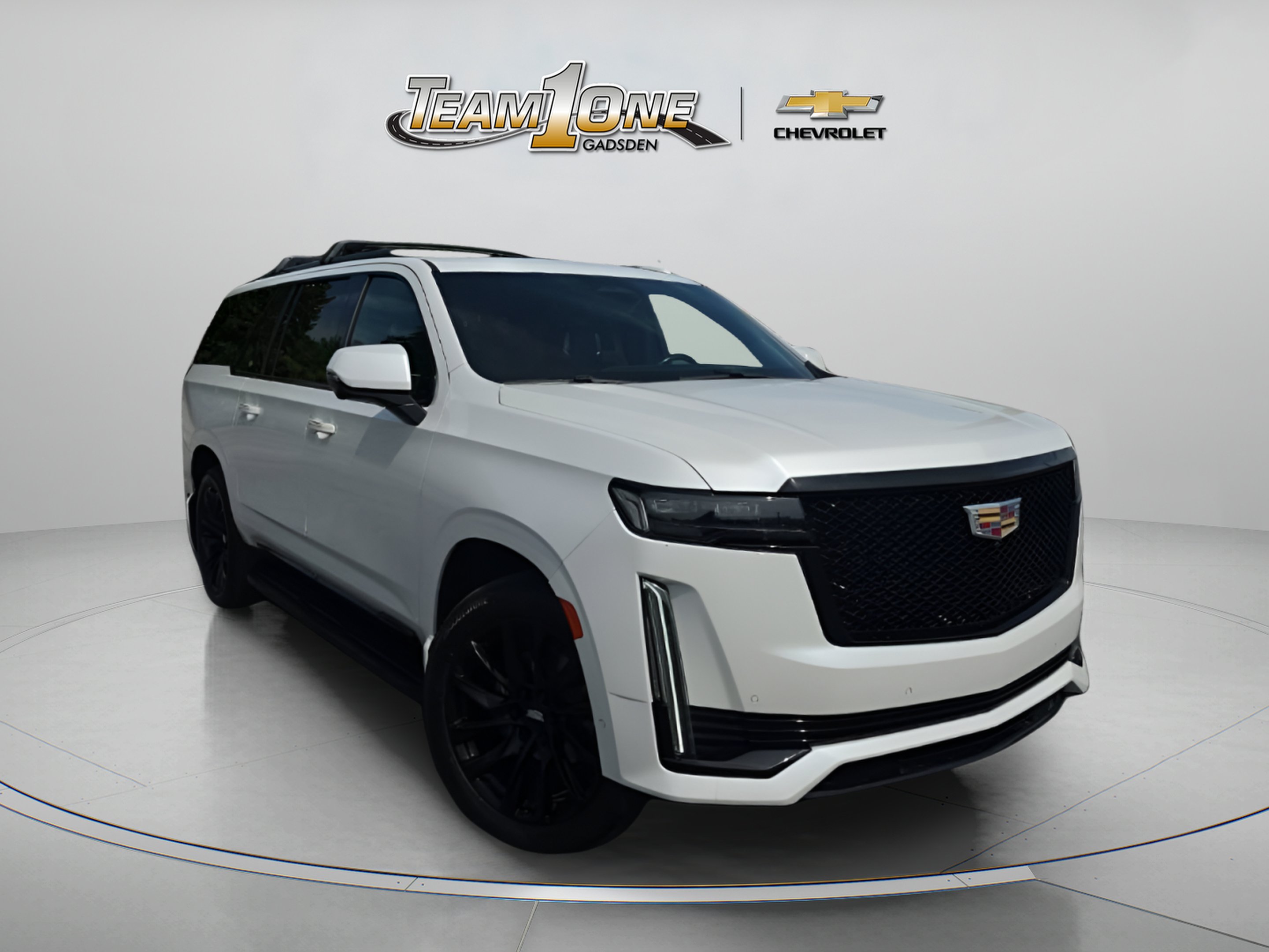 Used 2021 CRYSTAL WHITE TRICOAT Cadillac Sport Platinum image 1