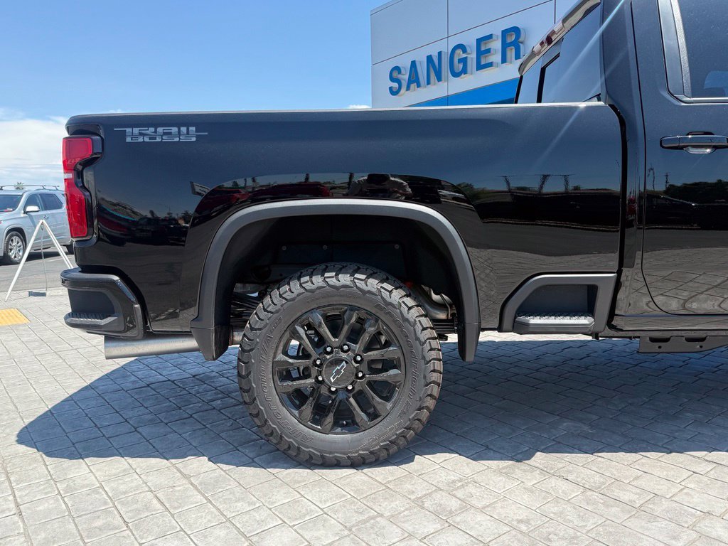 2026 Chevrolet Silverado 2500 HD LT view 11