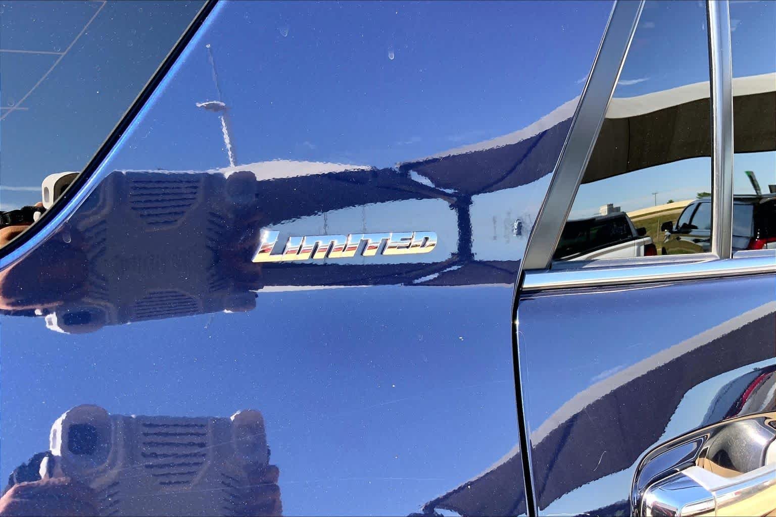 Used 2018 Nautical Blue Metallic Toyota Limited image 10