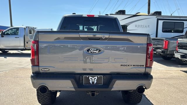 New 2026 Carbonized Gray Metallic Ford XLT image 13