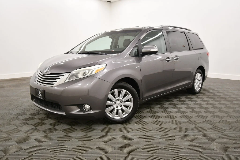 Used 2017 Toyota Sienna Limited with VIN 5TDDZ3DC1HS168011 for sale in Rochester, Minnesota