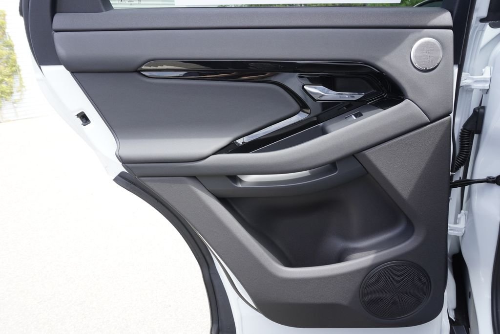 New 2026 Fuji White Land Rover Hoxton Edition image 28