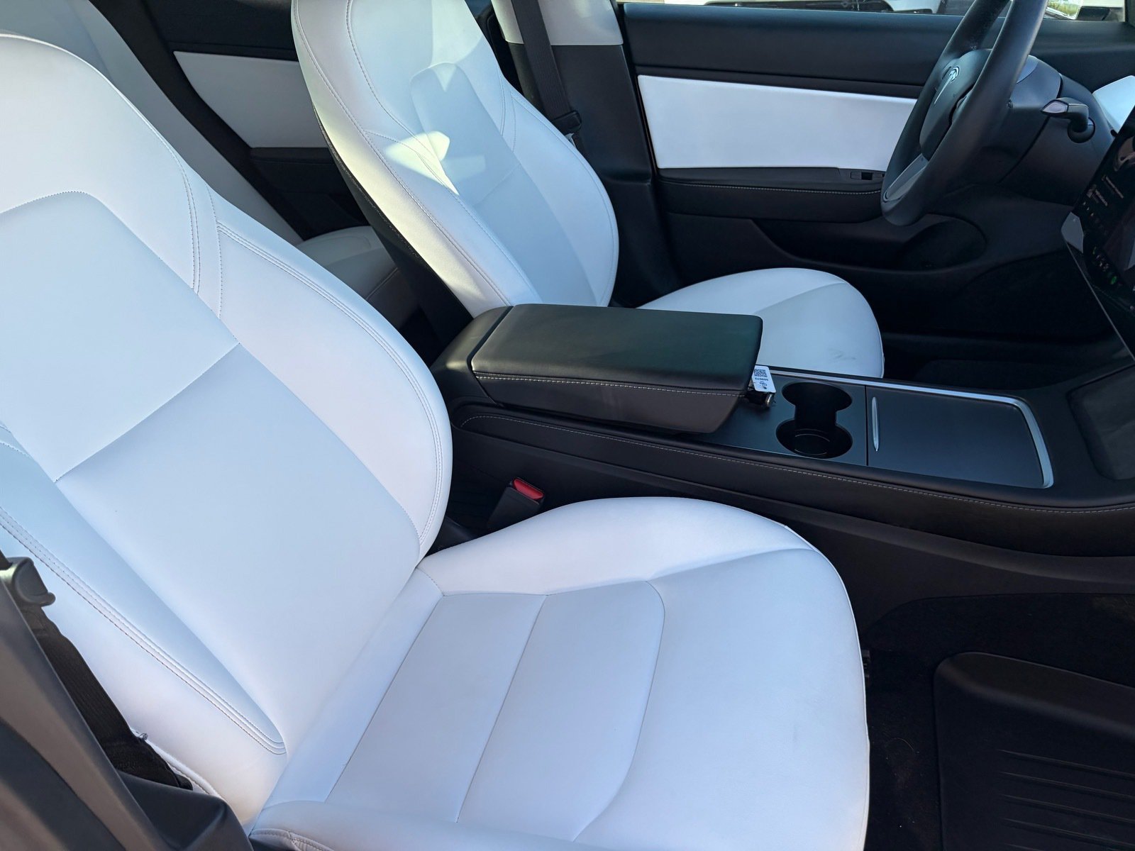 Used 2021  Tesla Standard Range Plus image 29