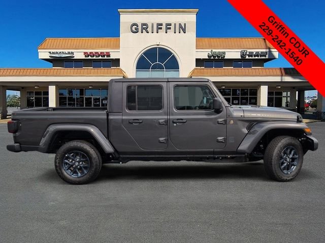 New 2026 Granite Crystal Metallic Clear-Coat Exterior Paint Jeep 85th Anniversary Edition image 3